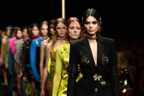 Versace apologises over China T